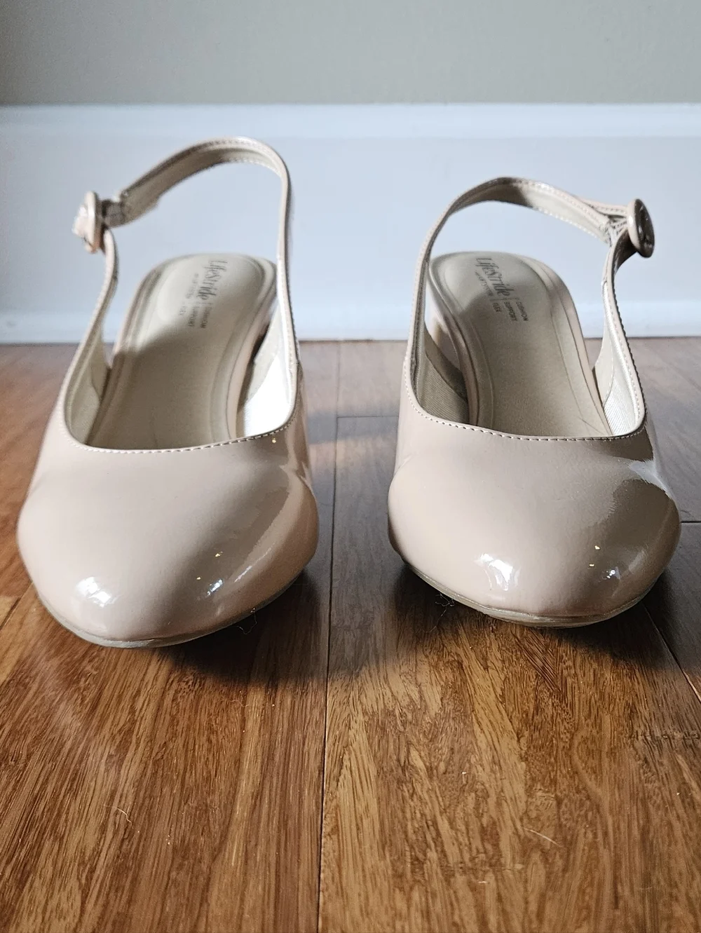 NEW LifeStride Tia Slingback Block Heel Pump in Beige Patent Size 10